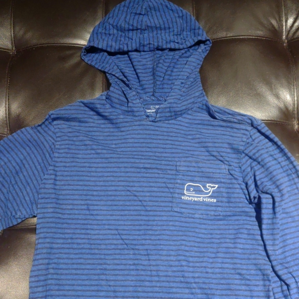 Hooded long sleeve vineyard Vines t-shirt navy and black striped size kids large